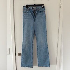 Levi’s Ribcage Bootcut Jeans
Color:Tango Lighten Up Size:26